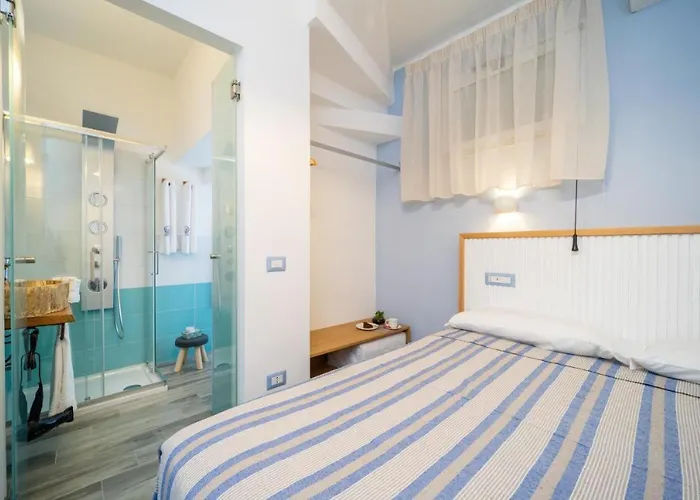 לינה וארוחת בוקר Grenilu Sea 4*