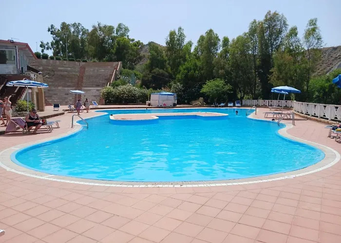 לינה וארוחת בוקר Grenilu Sea 4*